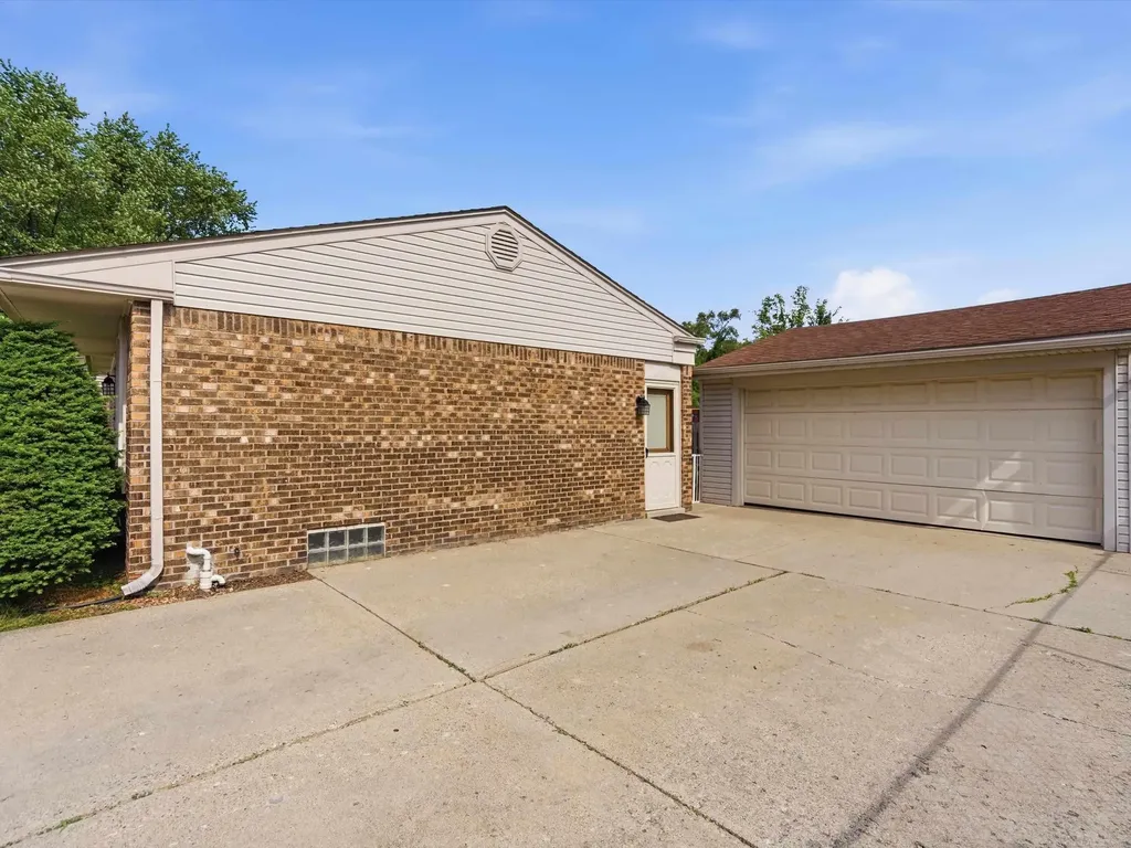 15637 Cox Street Clinton Charter Township MI 48038