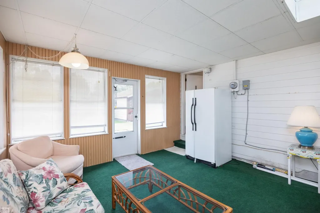 20424 Sunnydale Street St. Clair Shores City MI 48081