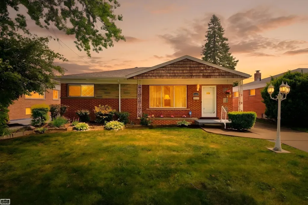 20424 Sunnydale Street St. Clair Shores City MI 48081