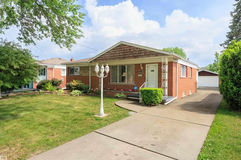 20424 Sunnydale Street St. Clair Shores City MI 48081