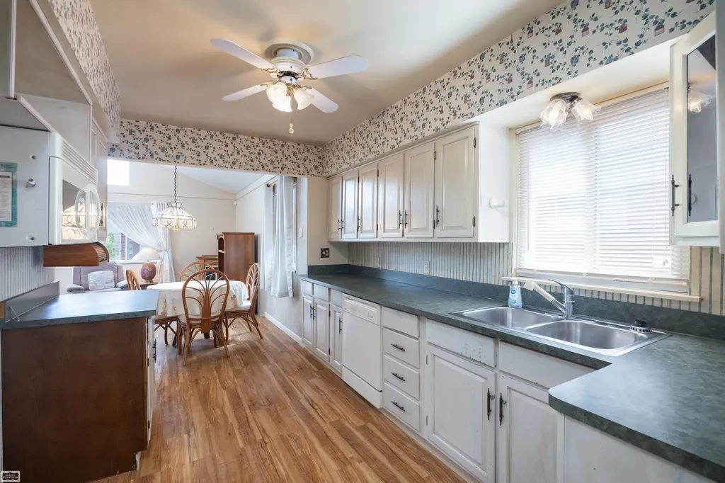 20424 Sunnydale Street St. Clair Shores City MI 48081
