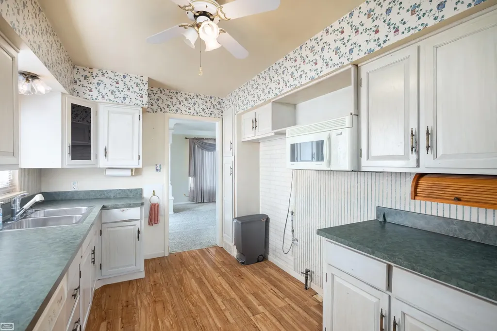 20424 Sunnydale Street St. Clair Shores City MI 48081