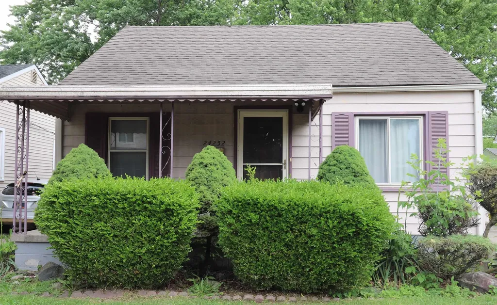 24252 Tuscany Street Eastpointe City MI 48021