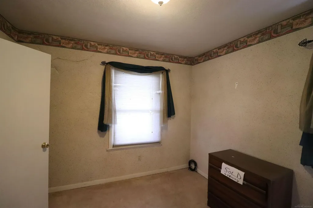 24252 Tuscany Street Eastpointe City MI 48021
