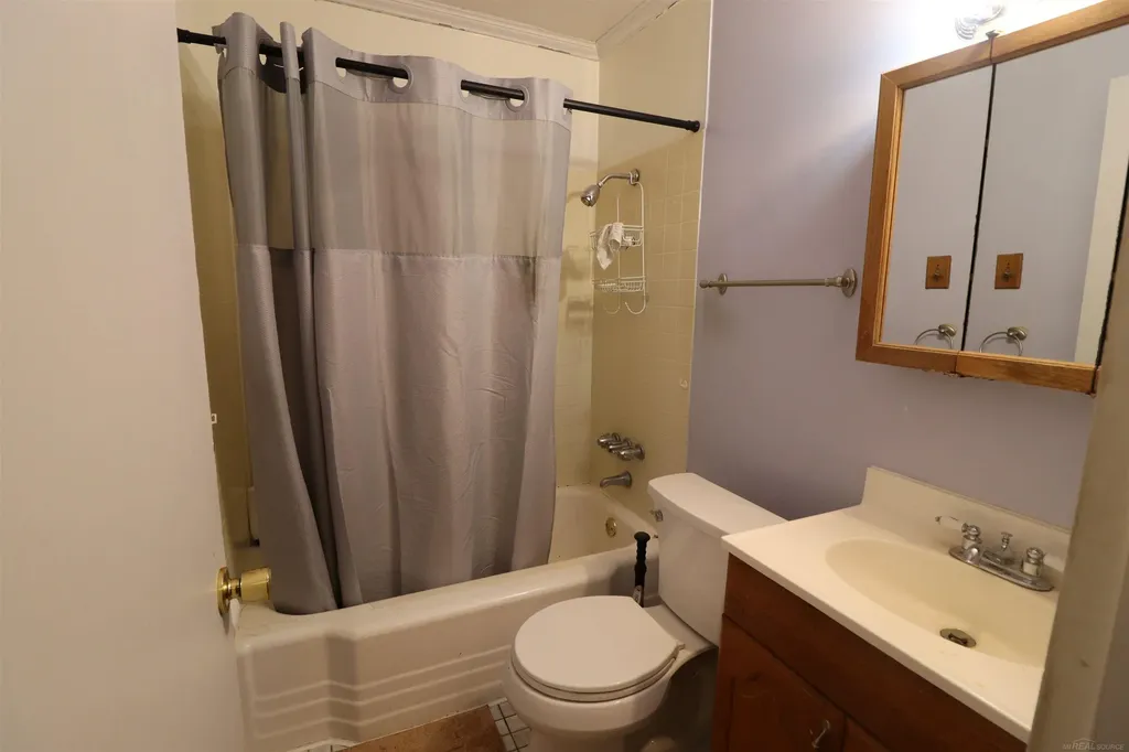 24252 Tuscany Street Eastpointe City MI 48021