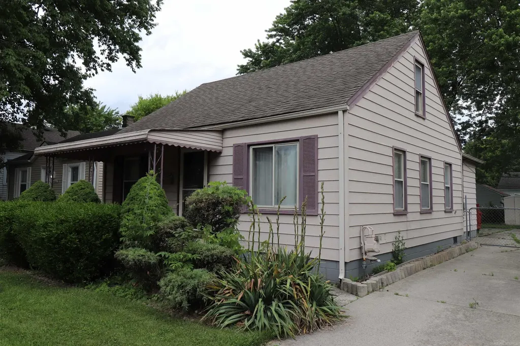 24252 Tuscany Street Eastpointe City MI 48021