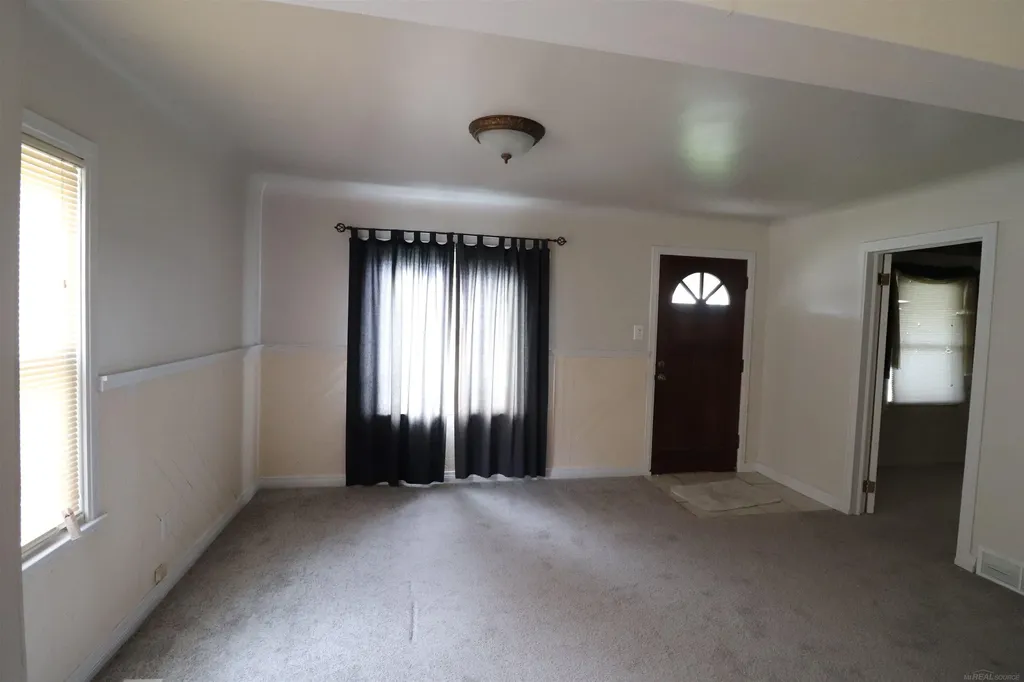 24252 Tuscany Street Eastpointe City MI 48021
