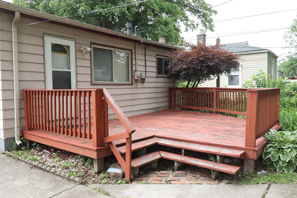 24252 Tuscany Street Eastpointe City MI 48021