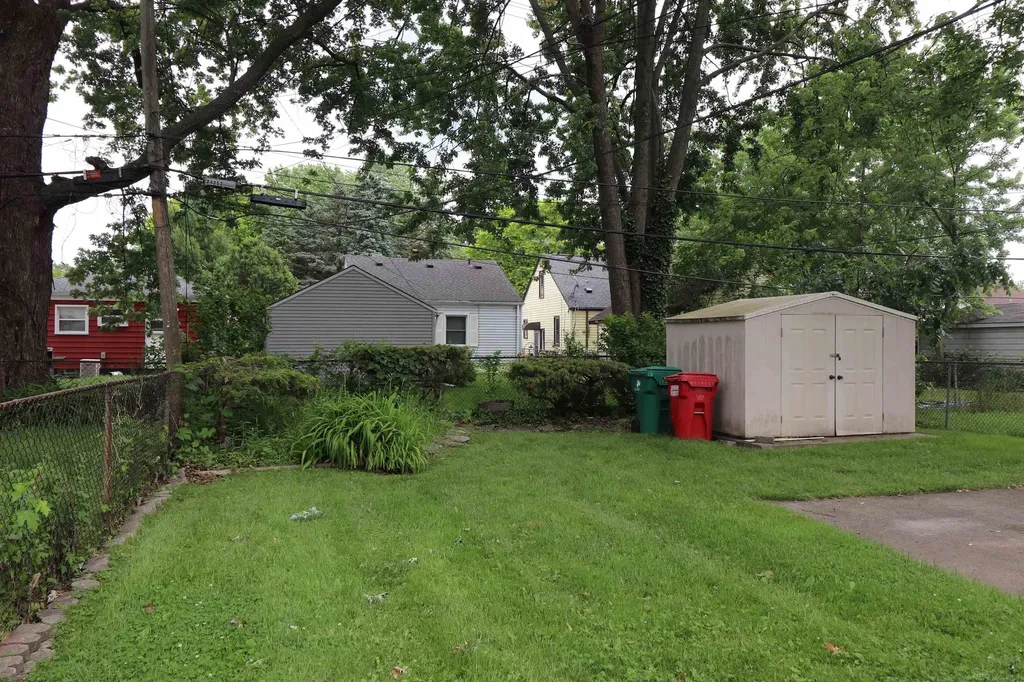 24252 Tuscany Street Eastpointe City MI 48021