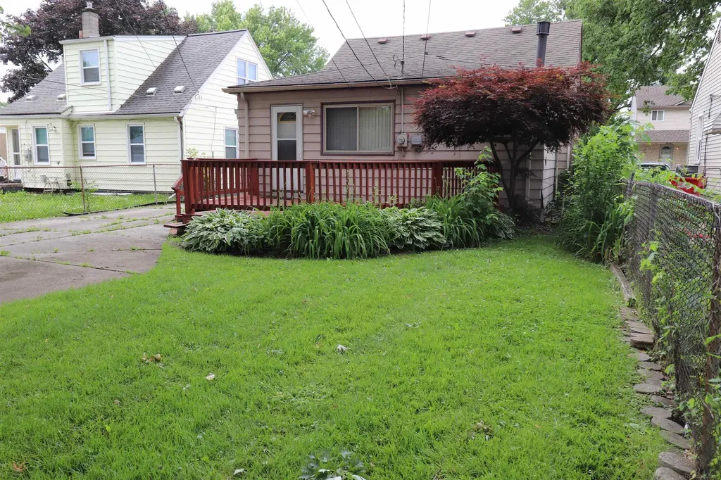 24252 Tuscany Street Eastpointe City MI 48021