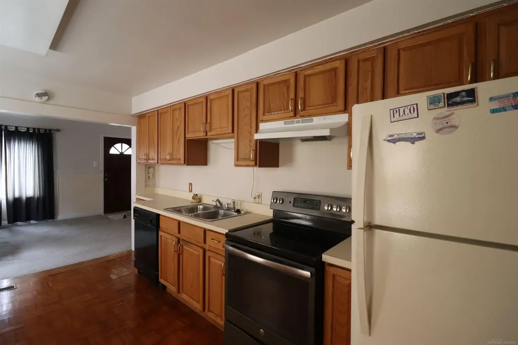 24252 Tuscany Street Eastpointe City MI 48021
