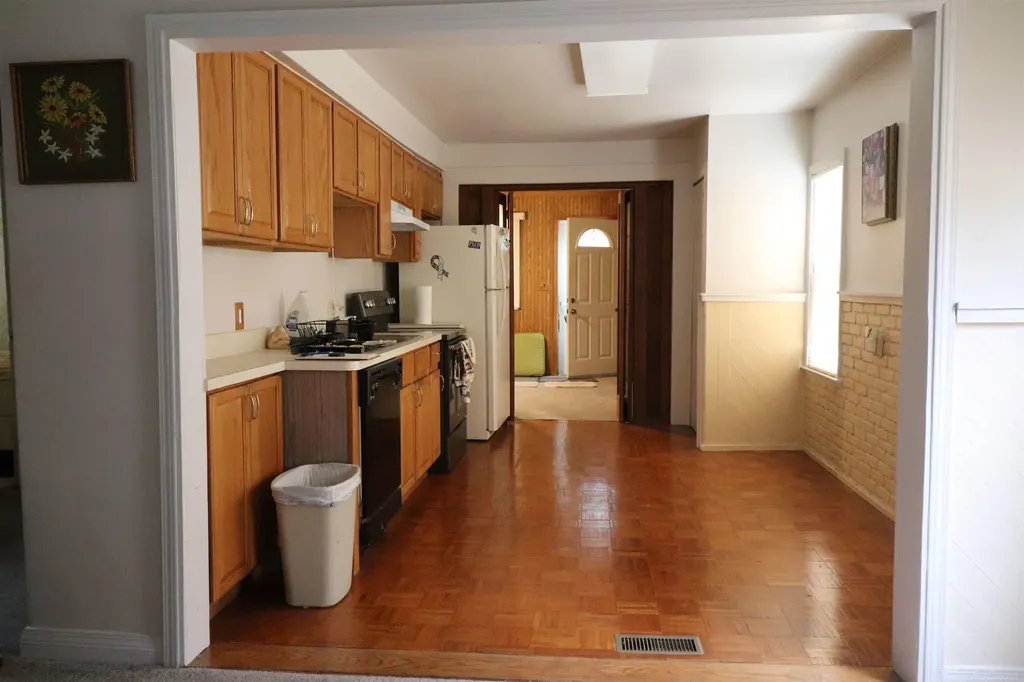 24252 Tuscany Street Eastpointe City MI 48021