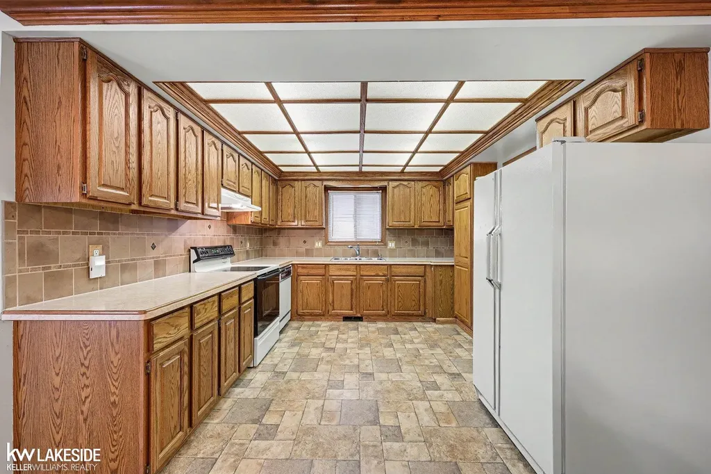 46396 Peach Grove Avenue Macomb Township MI 48044