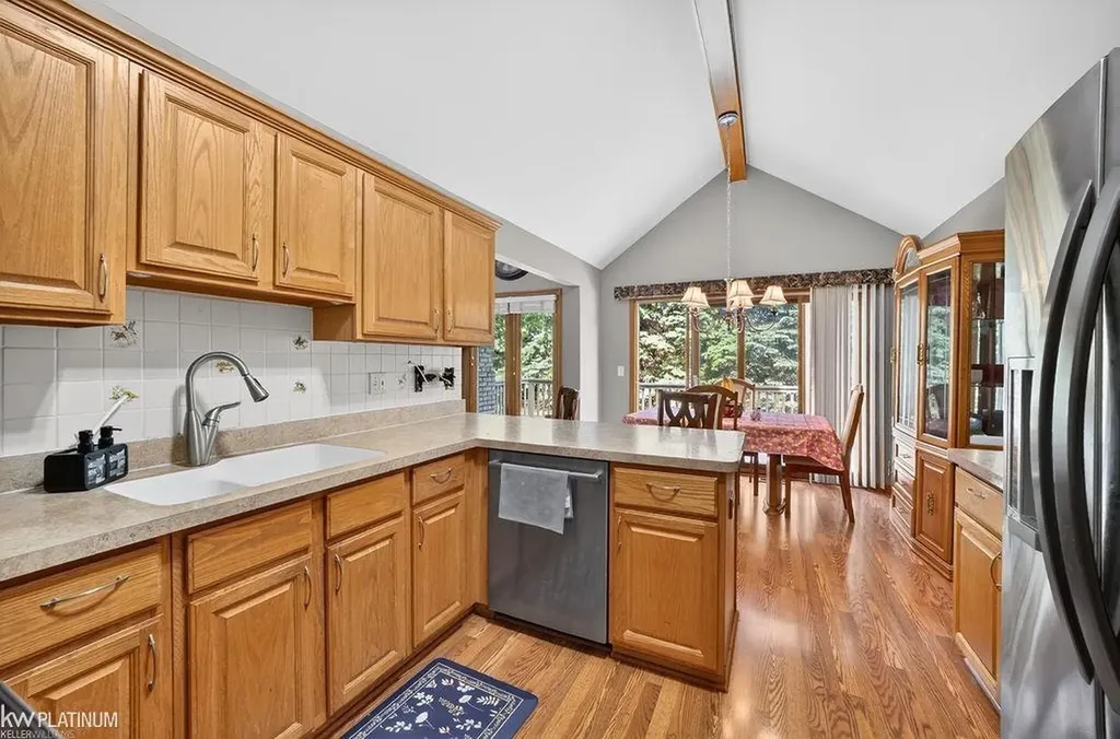 54532 Cambridge Drive Shelby Charter Township MI 48315