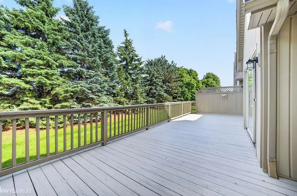 54532 Cambridge Drive Shelby Charter Township MI 48315