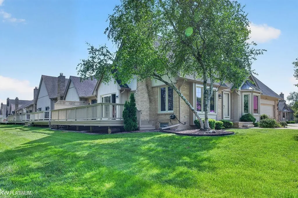 54532 Cambridge Drive Shelby Charter Township MI 48315