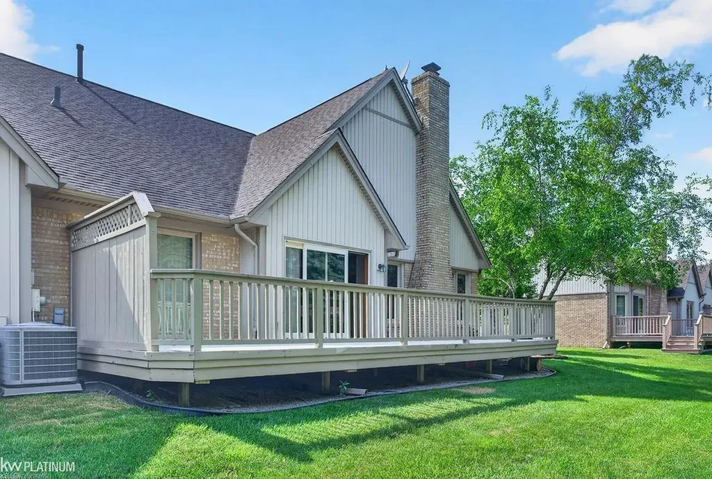 54532 Cambridge Drive Shelby Charter Township MI 48315