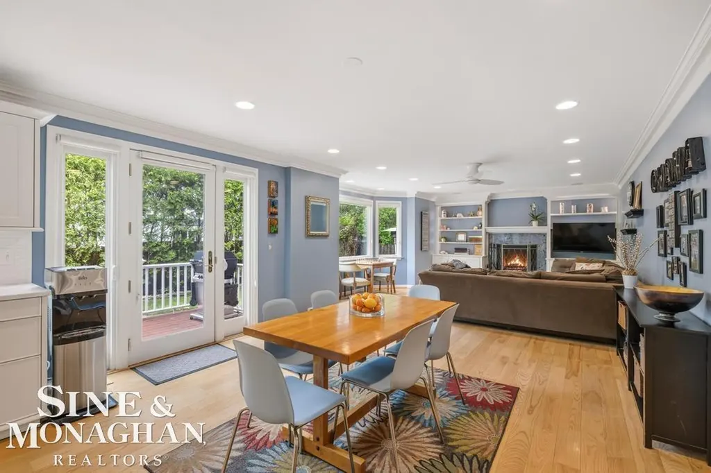 66 Colonial Road Village Of Grosse Pointe Shores City MI 48236