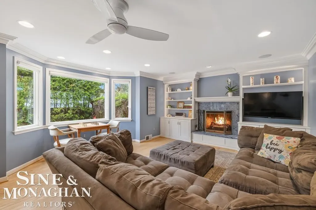 66 Colonial Road Village Of Grosse Pointe Shores City MI 48236
