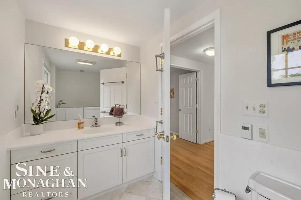 66 Colonial Road Village Of Grosse Pointe Shores City MI 48236