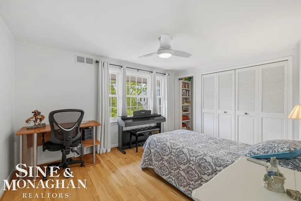 66 Colonial Road Village Of Grosse Pointe Shores City MI 48236