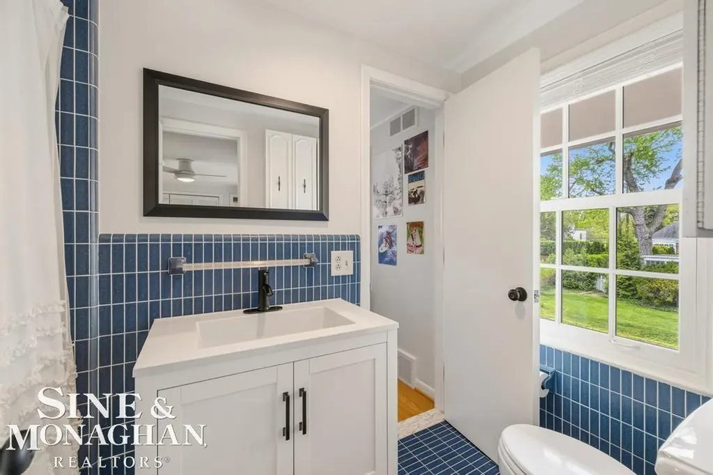 66 Colonial Road Village Of Grosse Pointe Shores City MI 48236