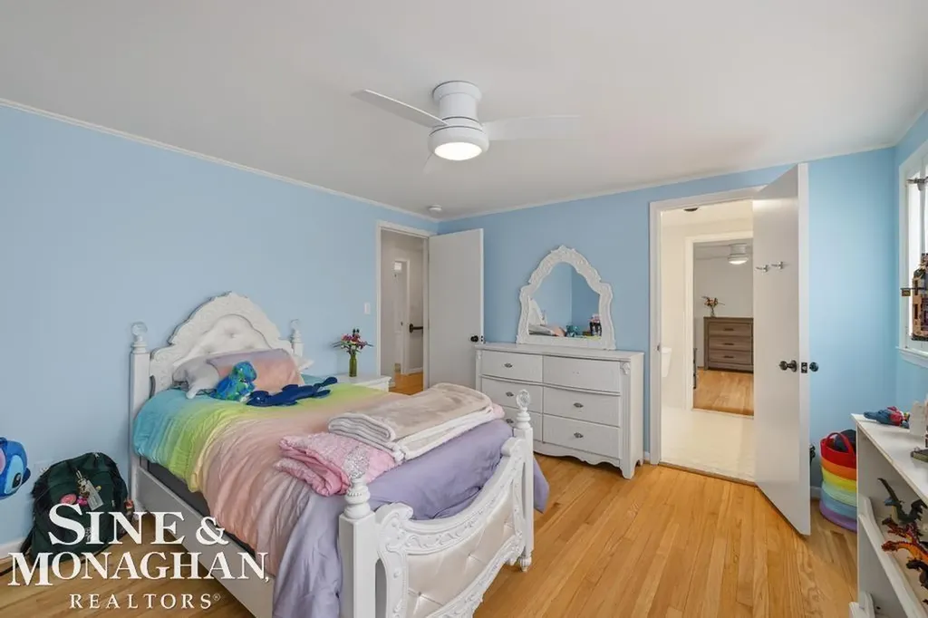 66 Colonial Road Village Of Grosse Pointe Shores City MI 48236