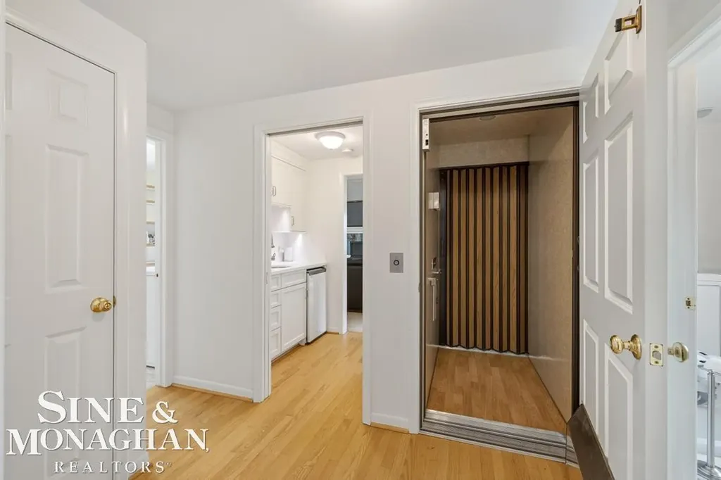 66 Colonial Road Village Of Grosse Pointe Shores City MI 48236