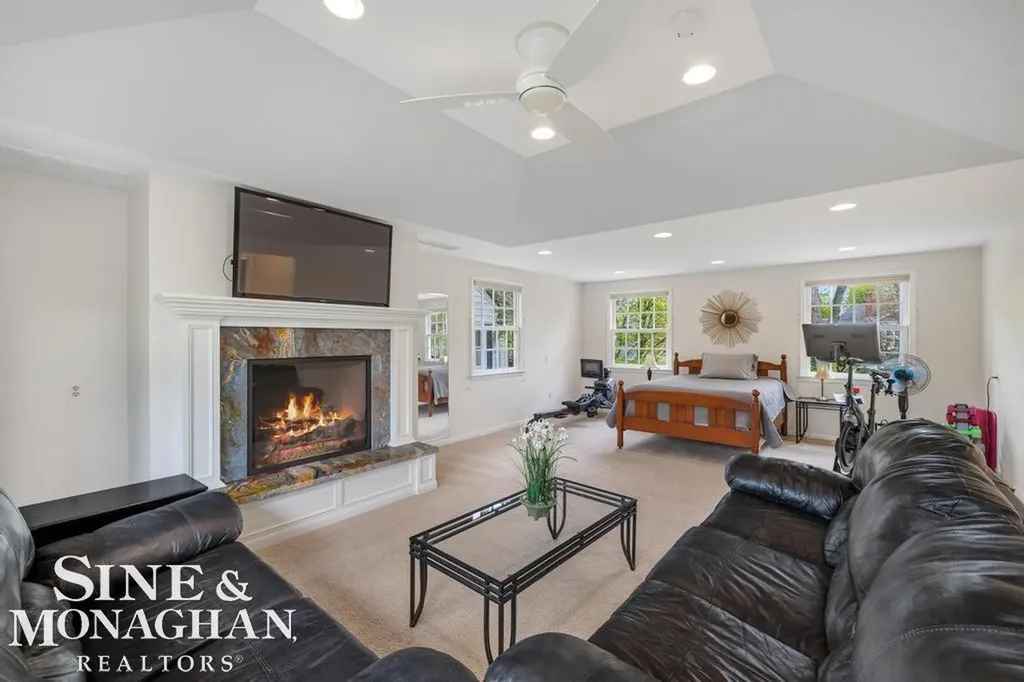 66 Colonial Road Village Of Grosse Pointe Shores City MI 48236