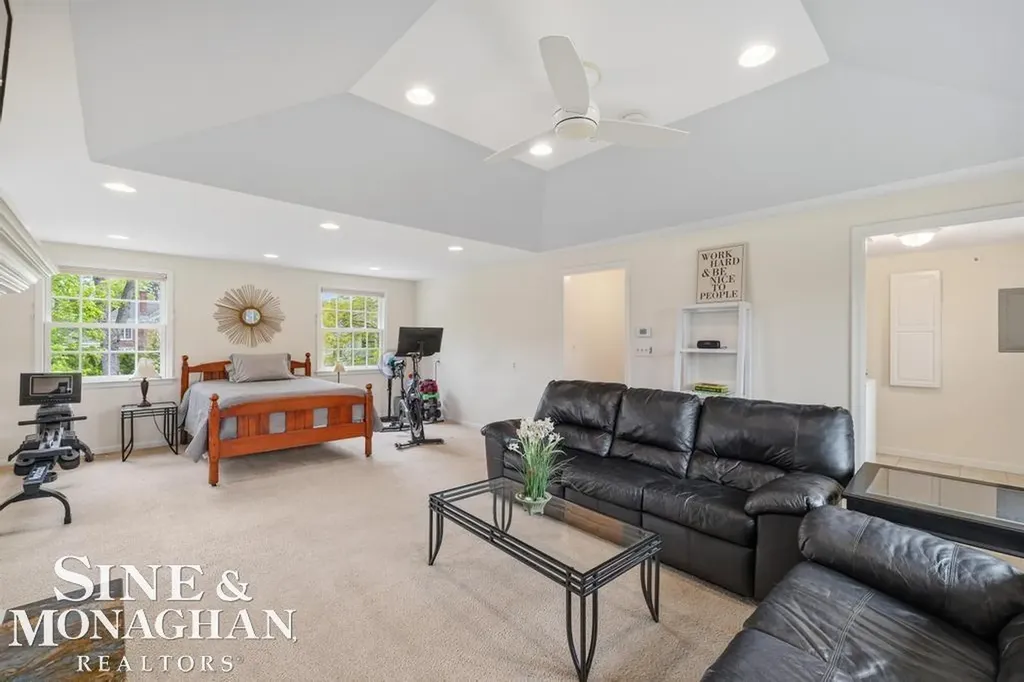 66 Colonial Road Village Of Grosse Pointe Shores City MI 48236