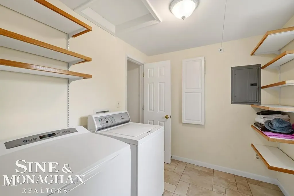 66 Colonial Road Village Of Grosse Pointe Shores City MI 48236