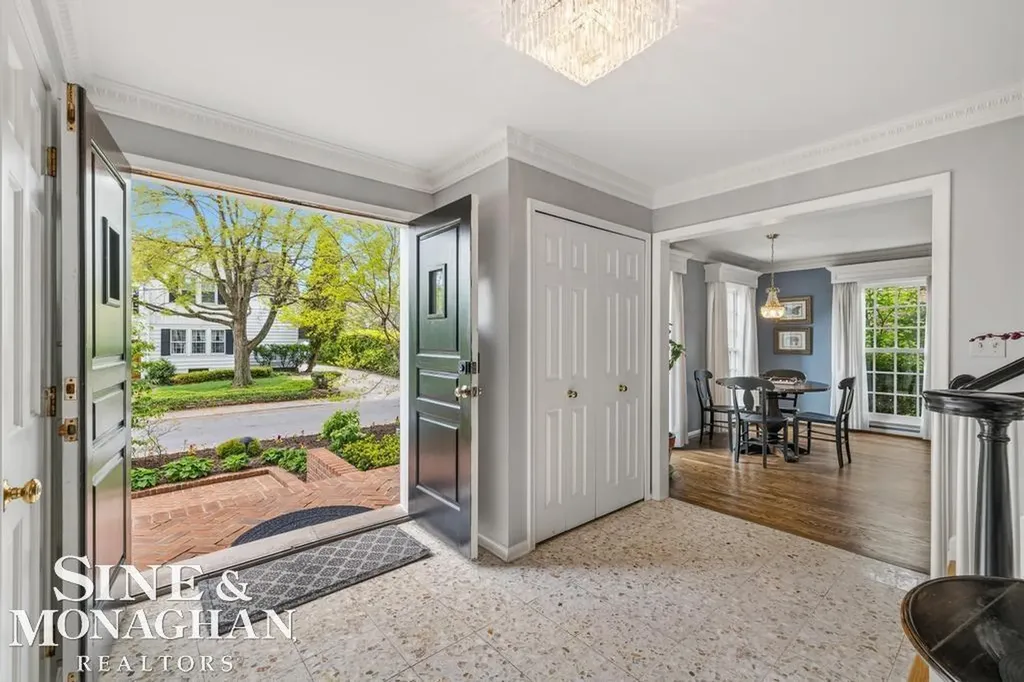 66 Colonial Road Village Of Grosse Pointe Shores City MI 48236