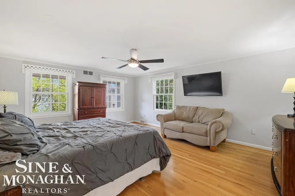 66 Colonial Road Village Of Grosse Pointe Shores City MI 48236