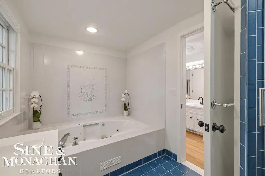 66 Colonial Road Village Of Grosse Pointe Shores City MI 48236