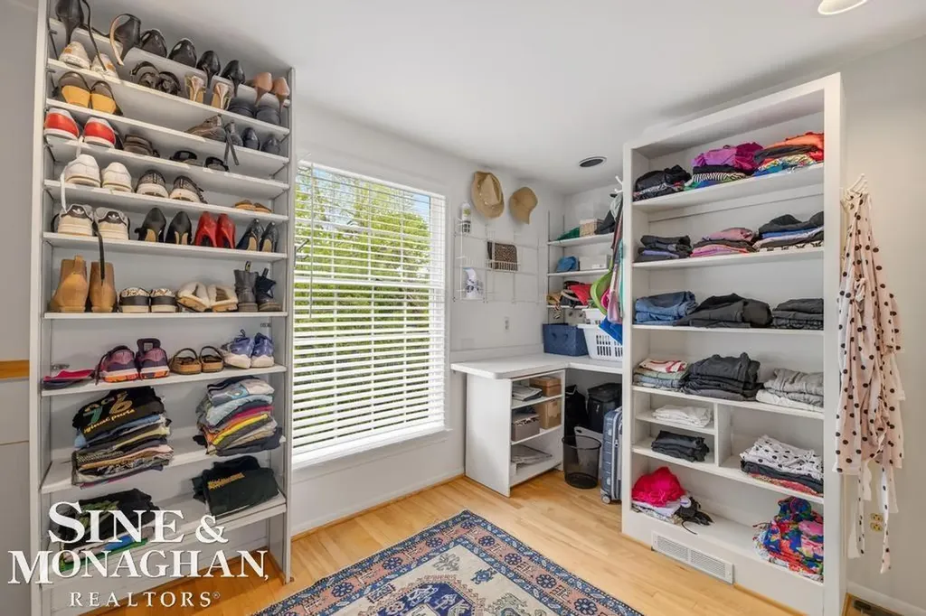 66 Colonial Road Village Of Grosse Pointe Shores City MI 48236