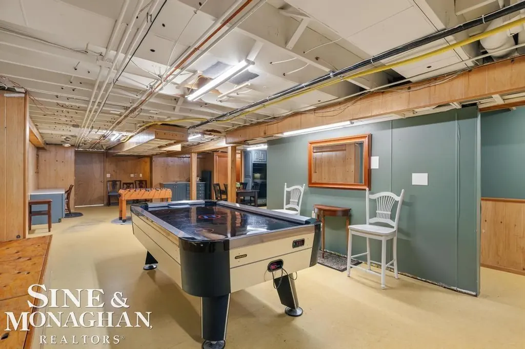 66 Colonial Road Village Of Grosse Pointe Shores City MI 48236