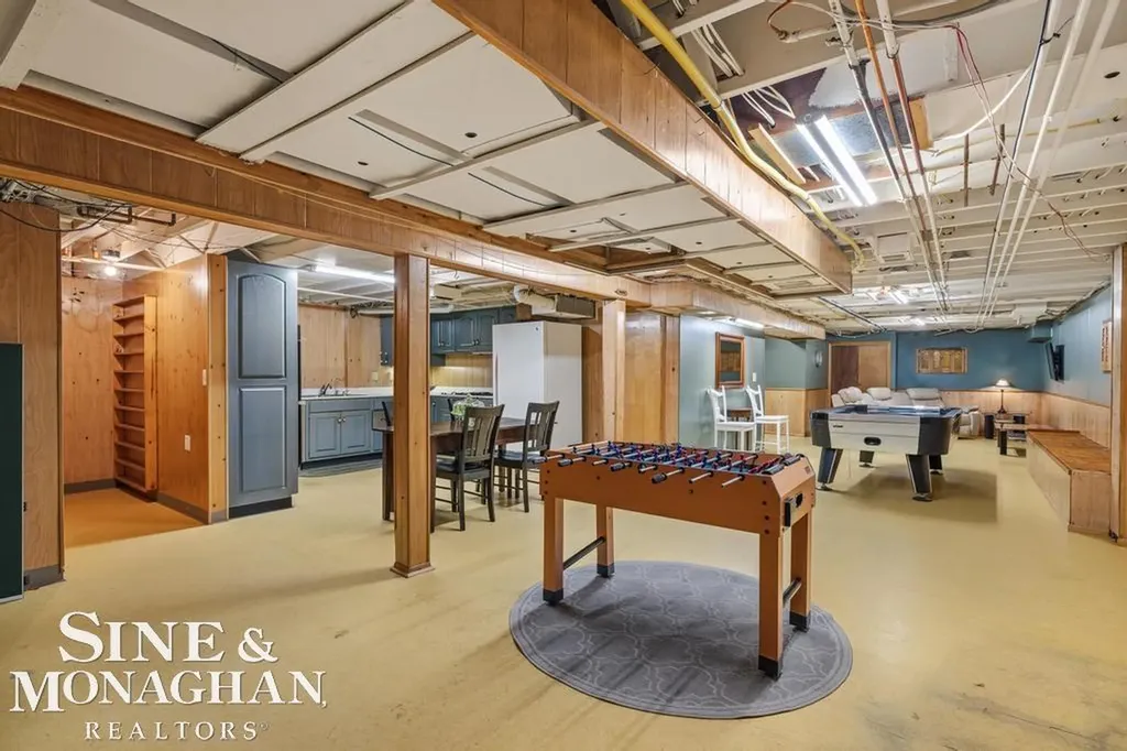 66 Colonial Road Village Of Grosse Pointe Shores City MI 48236