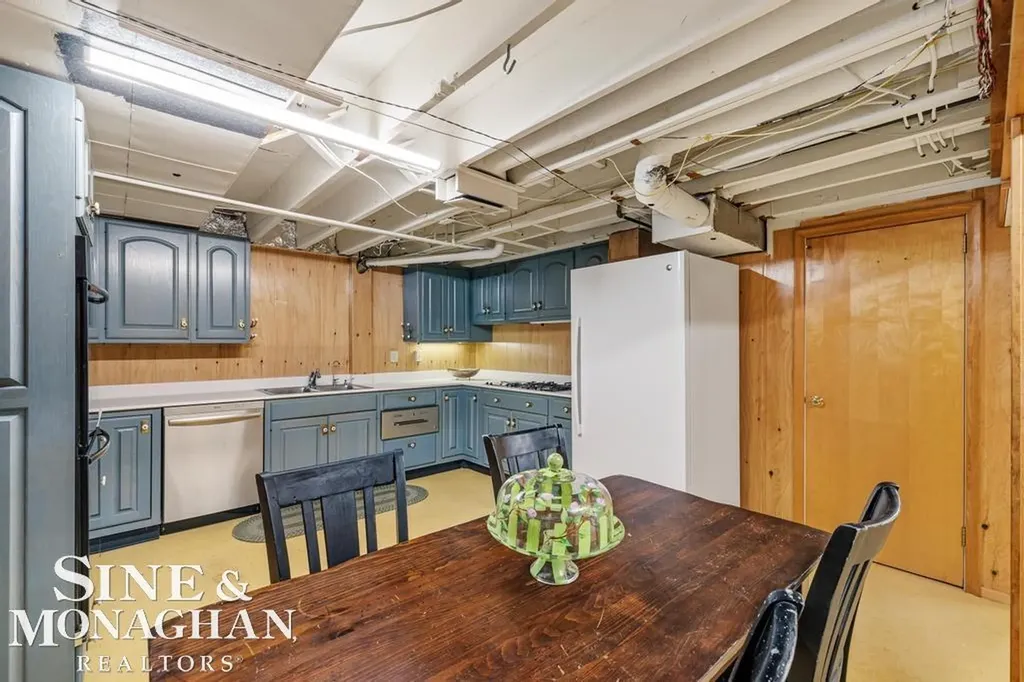66 Colonial Road Village Of Grosse Pointe Shores City MI 48236