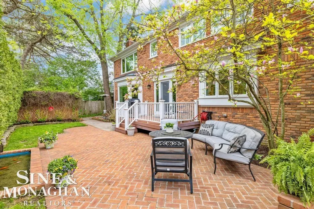 66 Colonial Road Village Of Grosse Pointe Shores City MI 48236