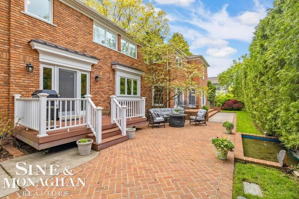 66 Colonial Road Village Of Grosse Pointe Shores City MI 48236