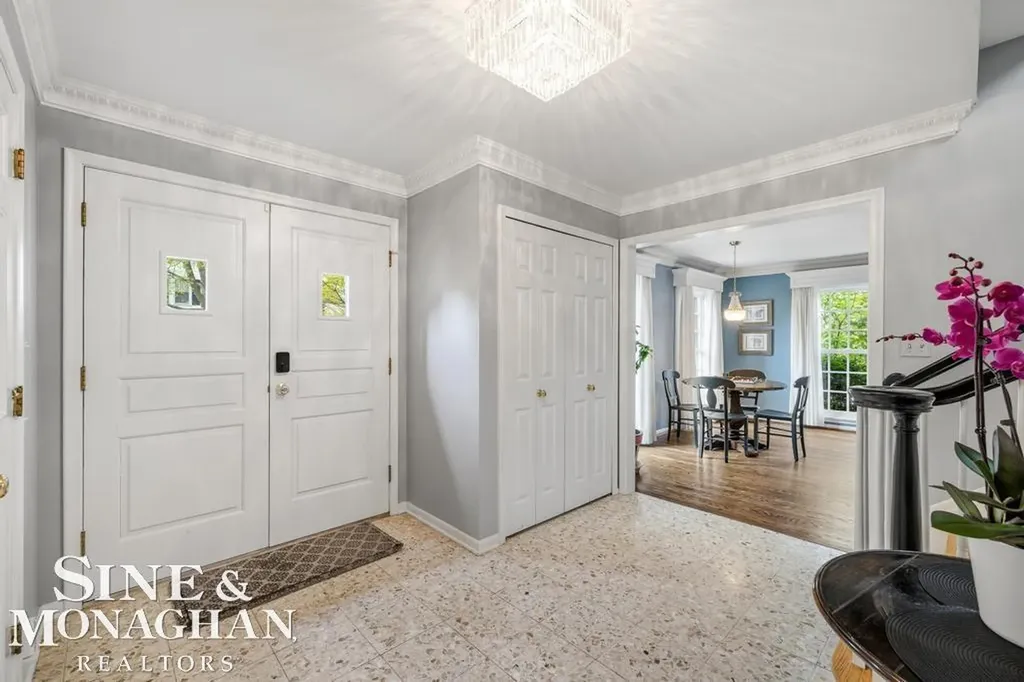 66 Colonial Road Village Of Grosse Pointe Shores City MI 48236