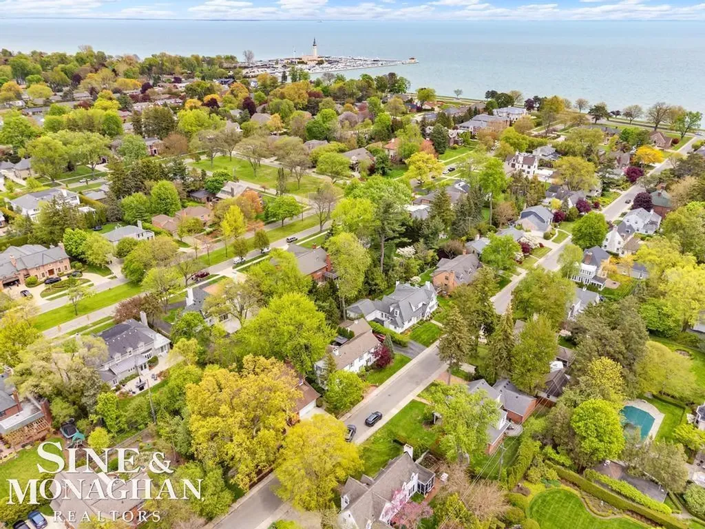 66 Colonial Road Village Of Grosse Pointe Shores City MI 48236