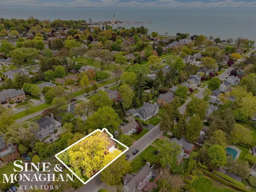 66 Colonial Road Village Of Grosse Pointe Shores City MI 48236