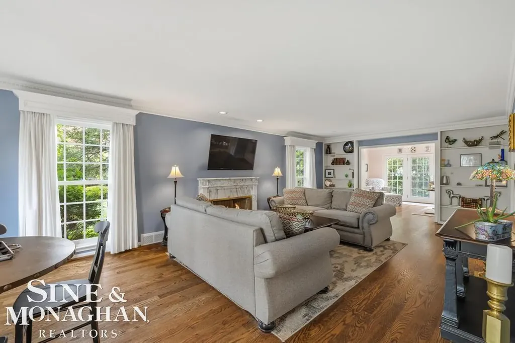 66 Colonial Road Village Of Grosse Pointe Shores City MI 48236