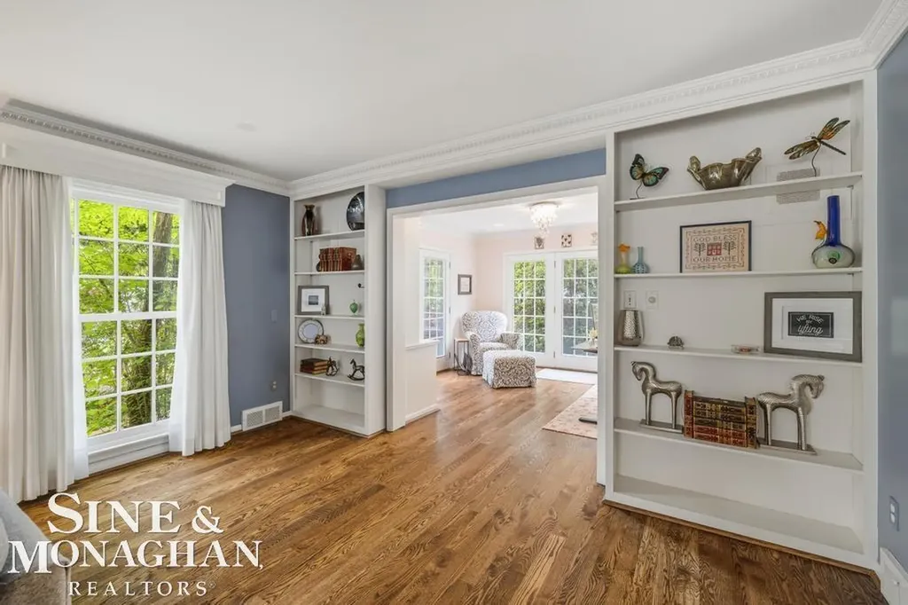 66 Colonial Road Village Of Grosse Pointe Shores City MI 48236