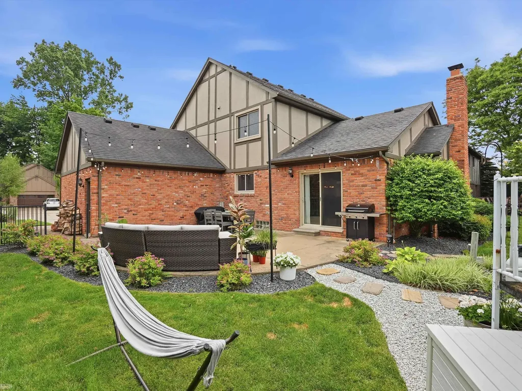 14871 Crofton Drive Shelby Charter Township MI 48315