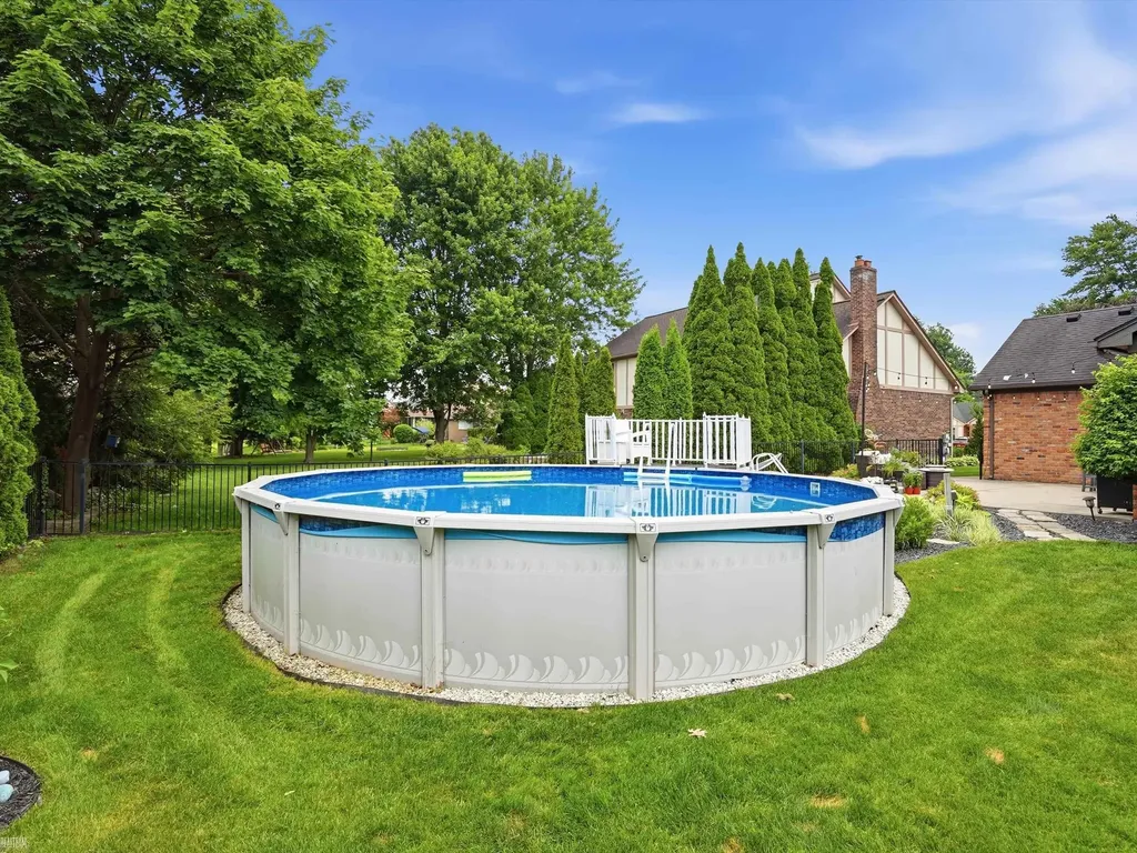 14871 Crofton Drive Shelby Charter Township MI 48315