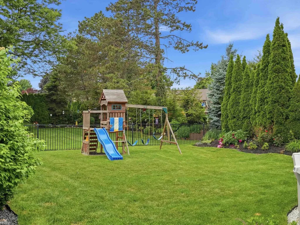 14871 Crofton Drive Shelby Charter Township MI 48315