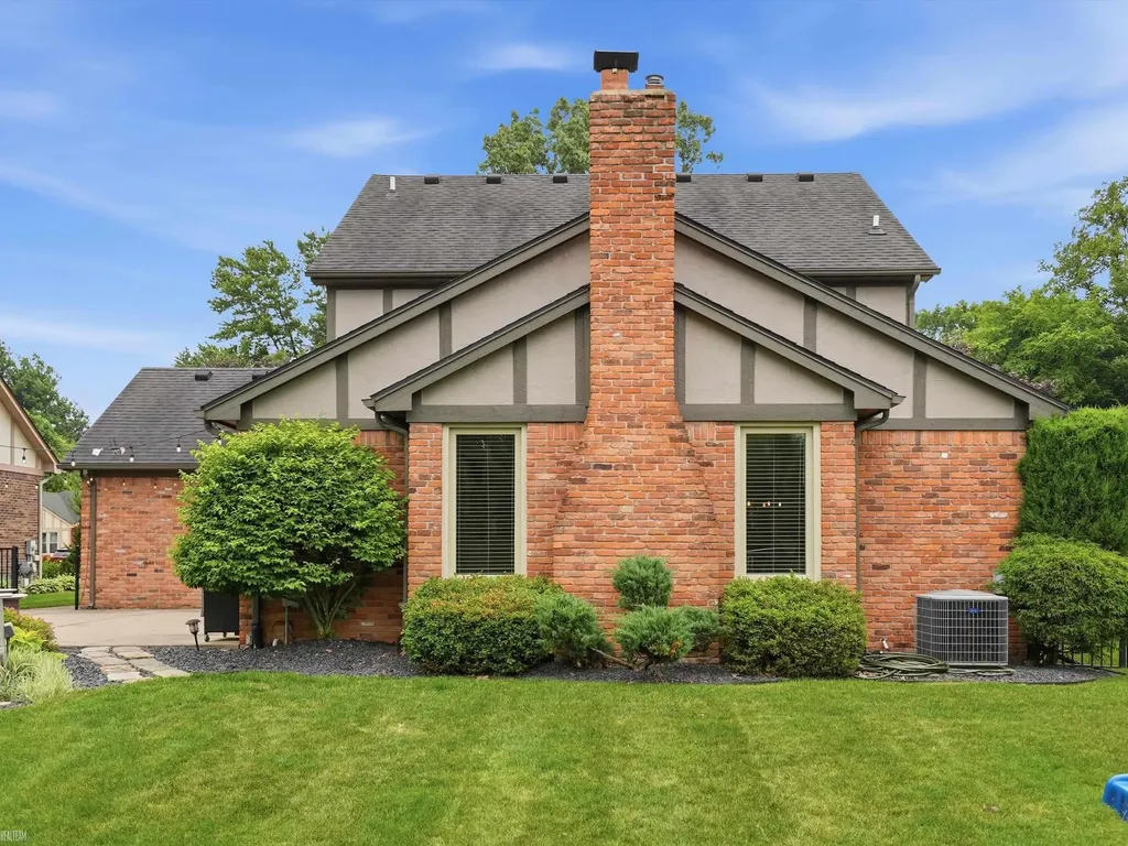 14871 Crofton Drive Shelby Charter Township MI 48315