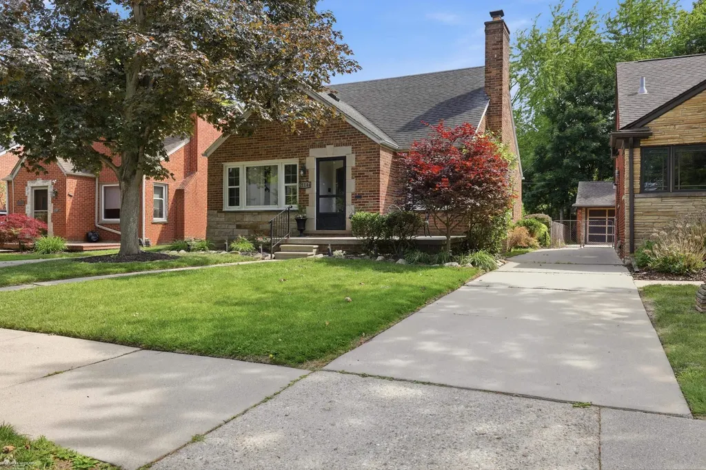 21144 Fleetwood Drive Harper Woods City MI 48225